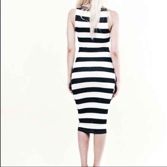 ⬇️SALE!!! NWT Bold Stripped Sleeveless Dress! - Picture 2 of 2